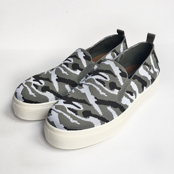Steve Madden Camo Slip On Sneakers NWB - Picture 1 of 5
